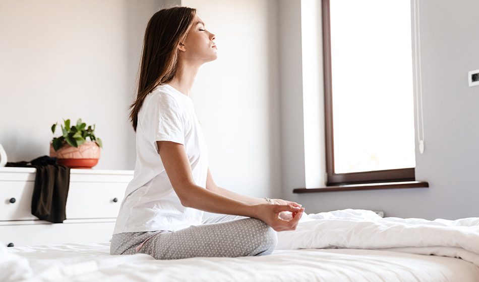 mujer meditando_manejo emocional